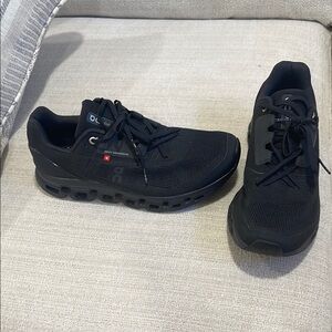 ON Cloudstratus black size 10